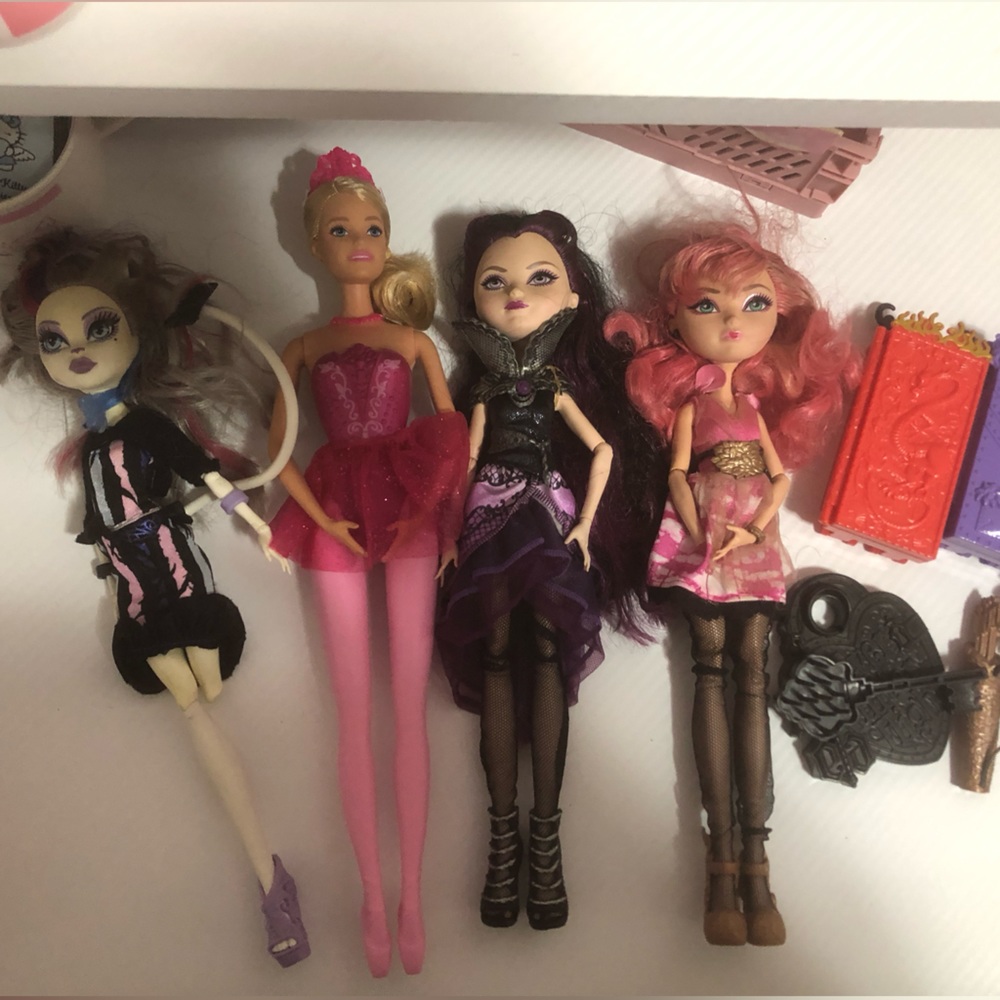Monster High/ Ever After High Doll lot-plus items